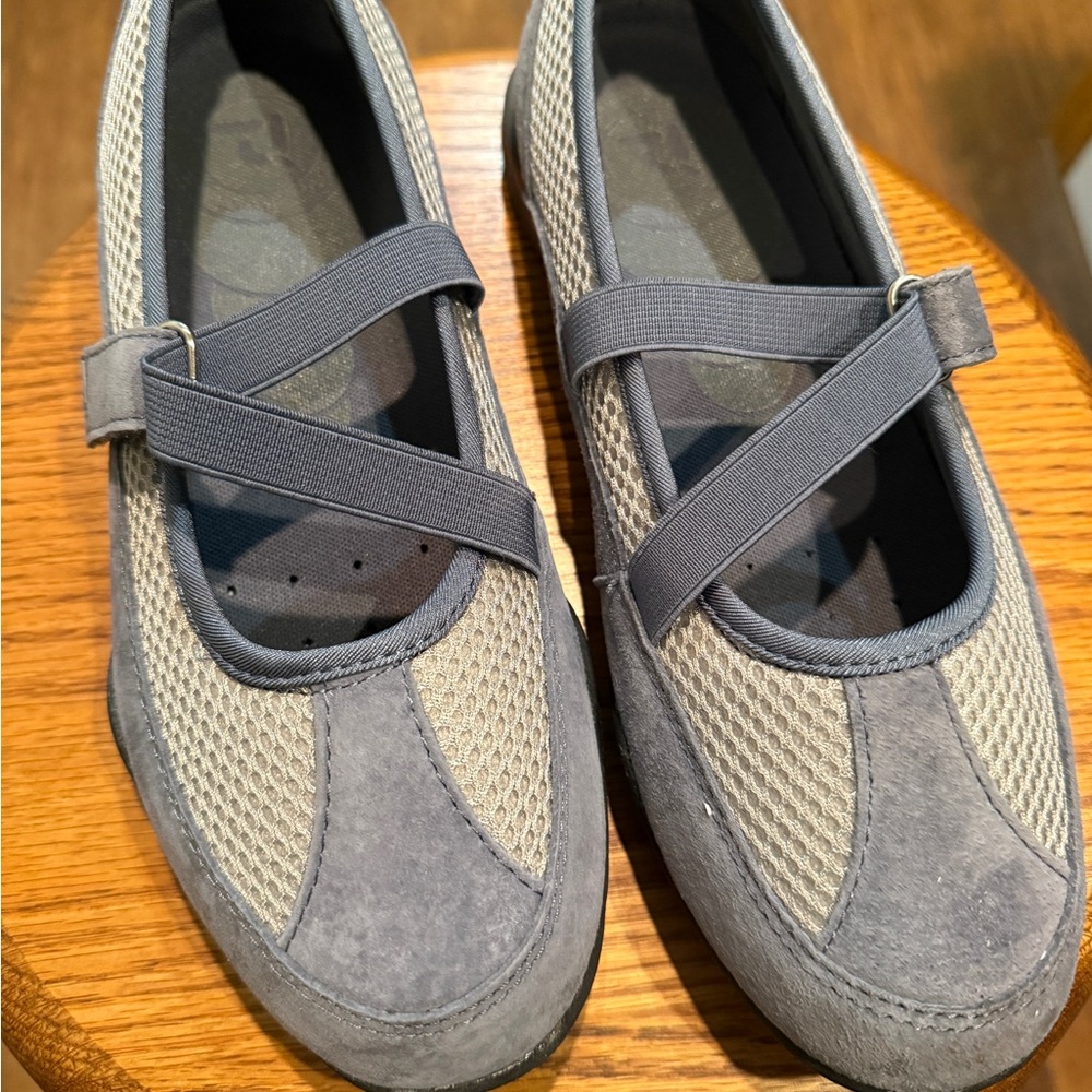 Pale Blue/Gray Women's Casual Shoes